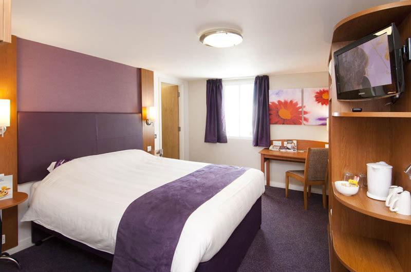 Premier Inn London Ruislip Exterior photo